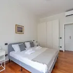 The Rent - Spacious Two-bedroom In Porta Romana * Milão