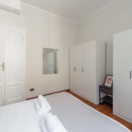 The Rent - Spacious Two-bedroom In Porta Romana * Milão